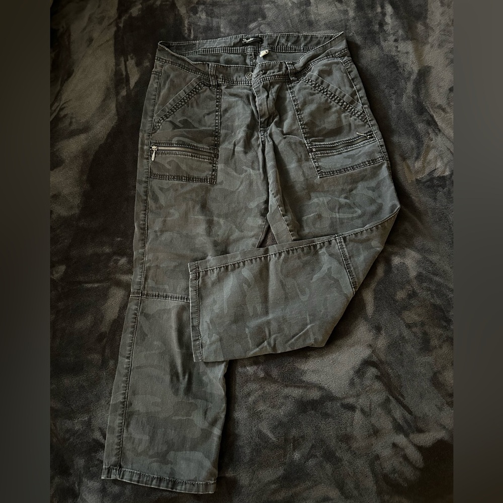 Stylish Women's Camouflage Capris